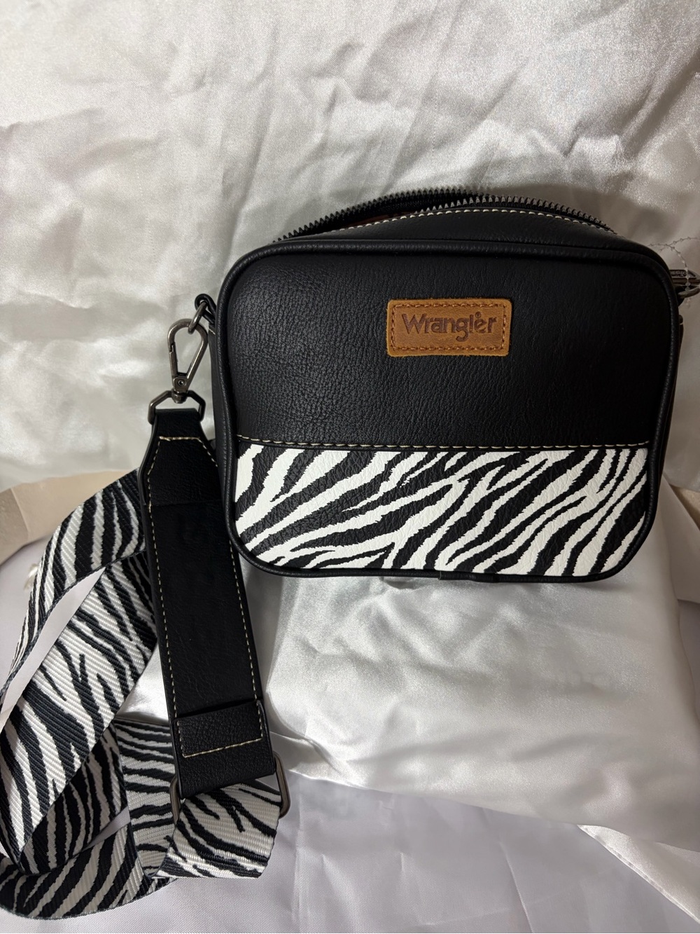 NWT Wrangler Zebra Print Crossbody Bag - Black & White